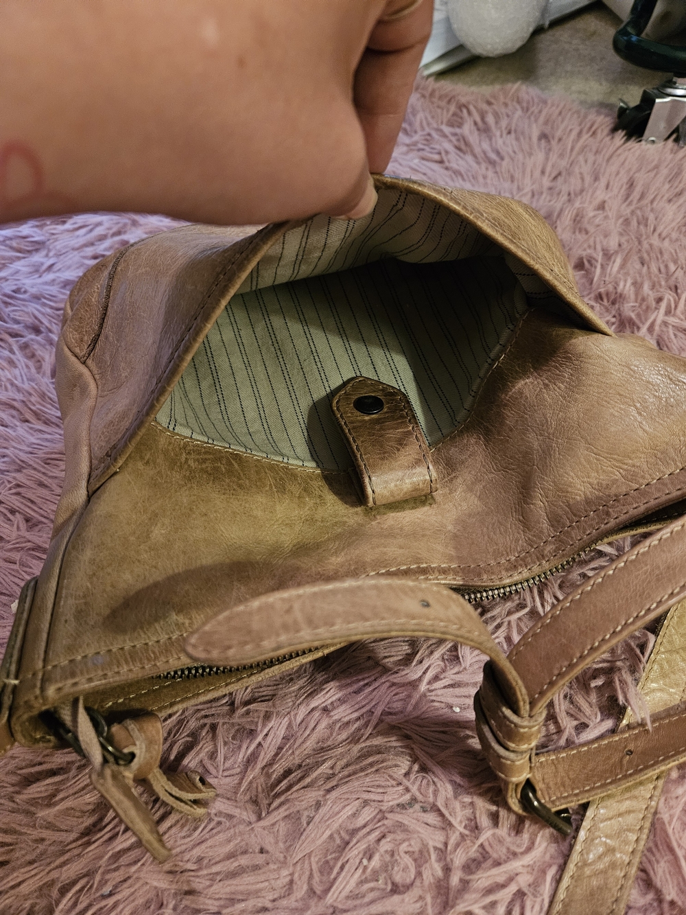 Frye☆Leather Crossbody Bag in Tan - Picture 7 of 15